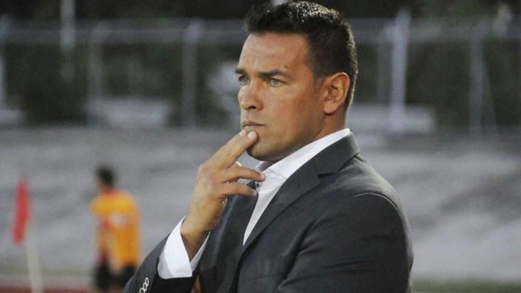 Basta de boludeces, chau Orsigomez. En newells hay q jugar al futbol. Los 3 estan libres.