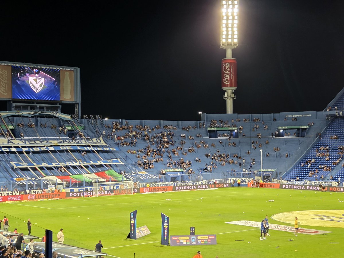 Formación de #BocaJuniors vs #Vélez:
Marchesín; Barinaga, Di Lollo, Costa, Blanco;
Ascacíbar, Milton Delgado, Paredes y Zenón;
Gelini y Merentiel

22.15hs Estadio Amalfitani