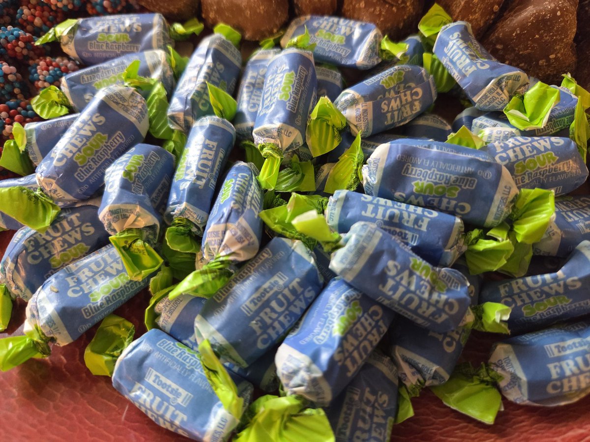 I was looking for some treats that would fit the theme of #SuperBowl, and these little beauties caught my eye. 
#GoSeahawks!