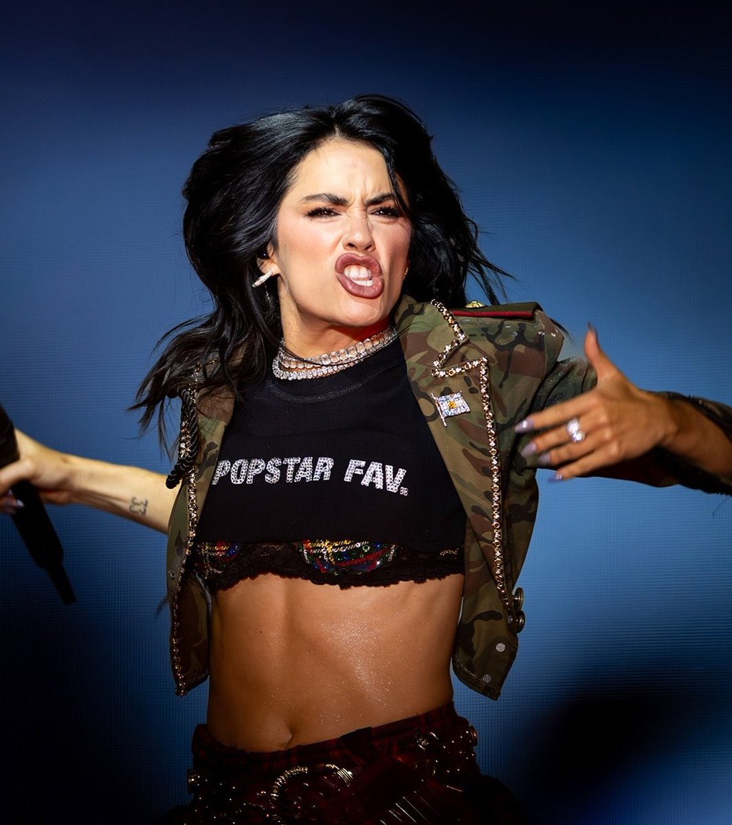 vivoporlala's tweet image. Entro a twitter después de un par de horas y que fotones le sacaron a esta mujer que la rompe TODA orgullo total ser fan de lali esposito señores y señoras