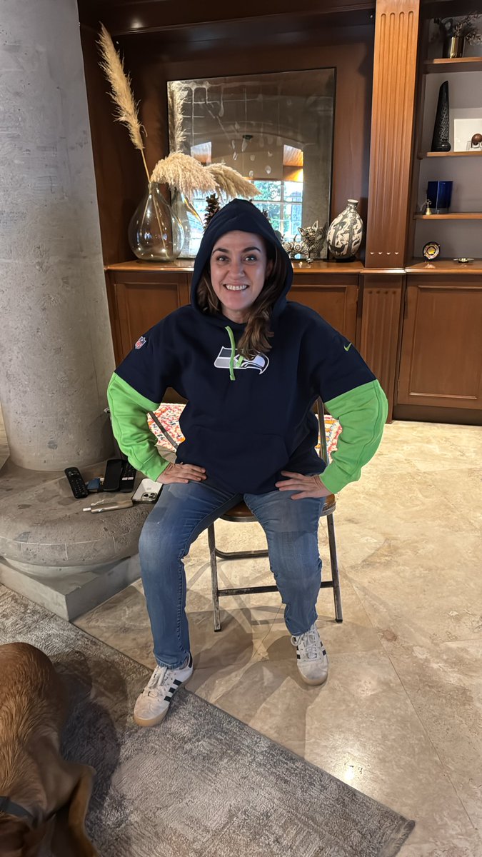 GouRobles's tweet photo. Aquí disfrutando para ver ganar a los Seahawks @foximpactoNFL @FOXSportsMX https://t.co/eyabvHGy1G