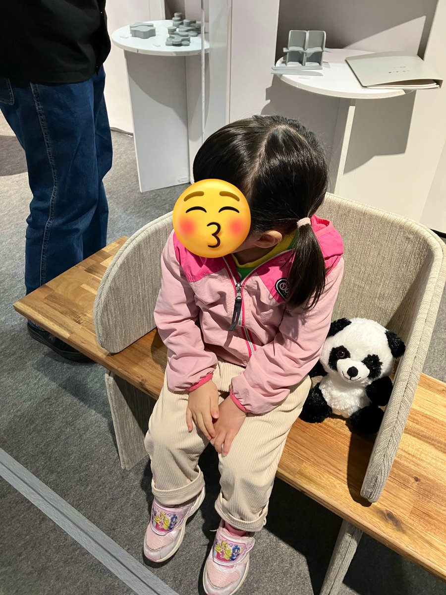 cafechouchou's tweet photo. 芸工大の卒展に行ってきた⛰️
めっっっちゃ楽しかった😚‼︎
娘は総合美術のワークショップで楽しく作品作りしてきました♬

#芸工大
#卒展 https://t.co/BZkUMgOl4s