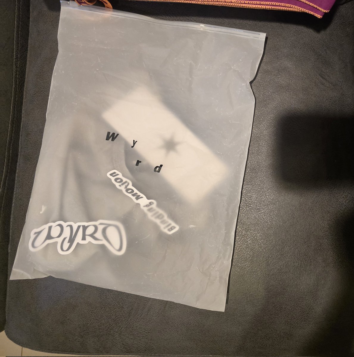 วันนี้วันพัก แต่เสื้อใหม่มาส่ง
ต้องไปยิมแล้วสิ