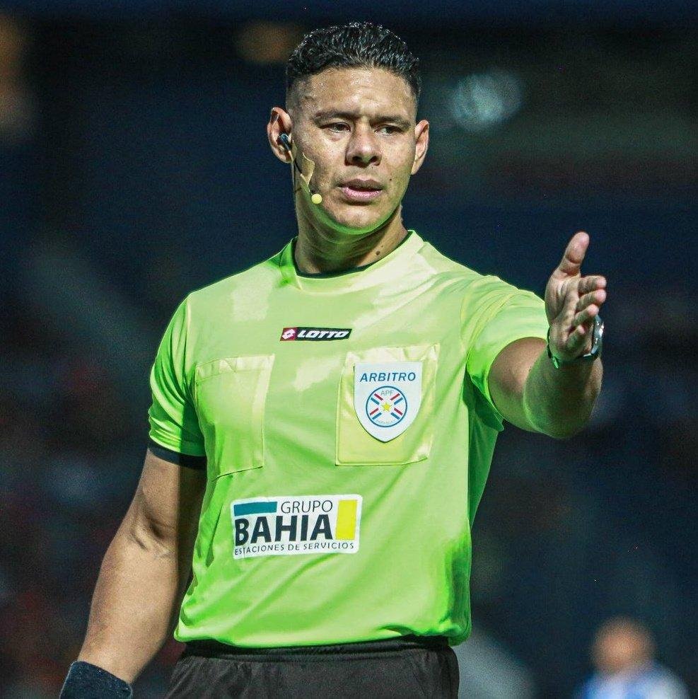 franjeado's tweet photo. Final del 1er tiempo. 

Nacional 1 - 1 OLIMPIA

Blas Romero, tras inclinar todo el primer tiempo (se jugó hasta los 55' min) Nacional logró empatar el juego. Penal vía VAR de Coyote sobre el grone de Nacional.
No se aprovechó las pocas que se tuvo luego del gol de Quintana. https://t.co/tUj0nQEymf