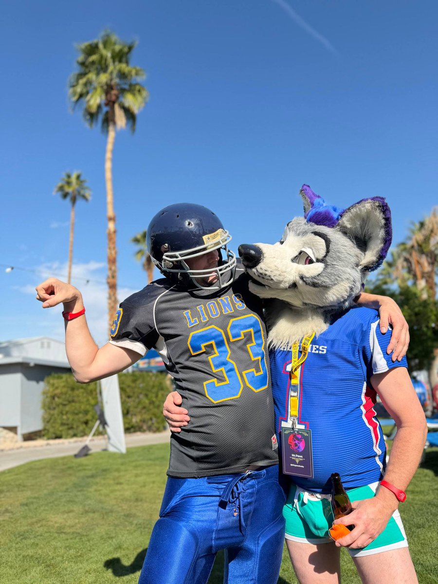 DirtypawsHusky's tweet photo. What a wonderful weekend with the best animals and gear boys!! #cogweekend https://t.co/x8AdN1FNLN