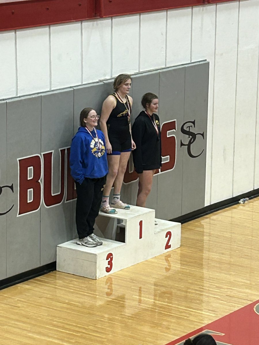 HarperMartin_29's tweet photo. Got my first varsity 1st place in the St. Clair tournament! https://t.co/LeEPXKqNqX