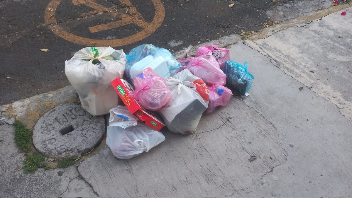 En <a href="/TuAlcaldiaGAM/">Alcaldía Gustavo A. Madero</a> no se llevan la basura a menos que les des una "propina". Lindavista Norte, cuadrante Sierravista- Av. Ticomán /Rio Bamba- Av. Politécnico.