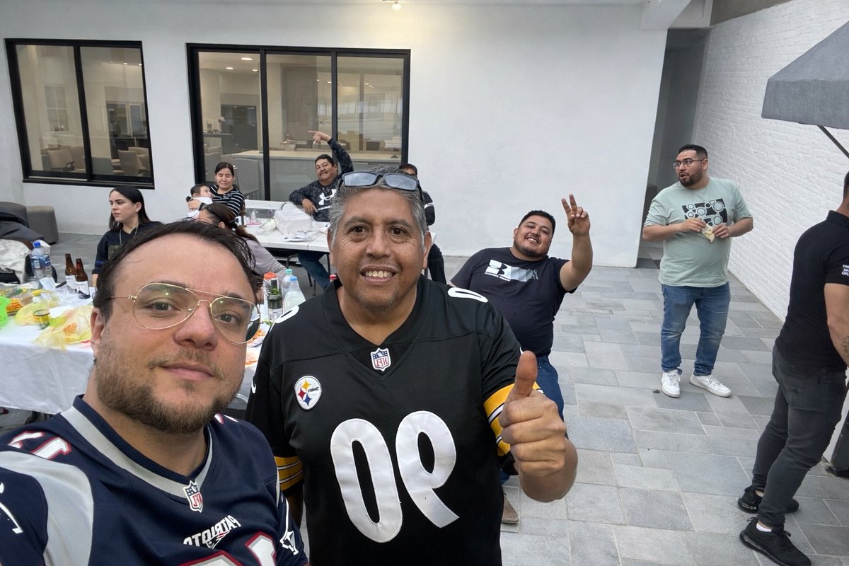 rafa_mdz's tweet photo. Saludos desde Torreón Coahuila! @FOXImpactoNFL https://t.co/610sGN9hst