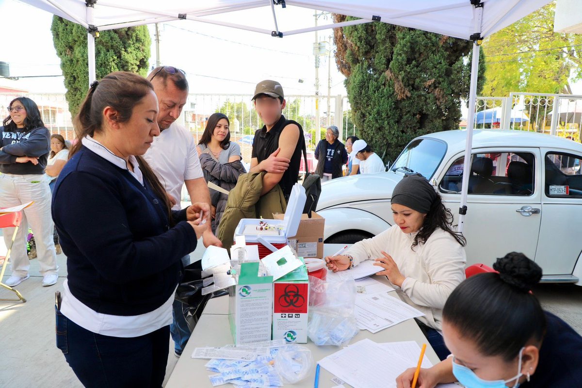 daniel_ser's tweet image. El día de hoy visité el módulo de vacunación que organizó la Secretaría de Salud del Estado de México en la colonia Atlanta, para ver cómo transcurría la jornada, y aproveché para saludar a vecinas, vecinos y a la propia titular de la dependencia, la doctora Macarena Montoya…