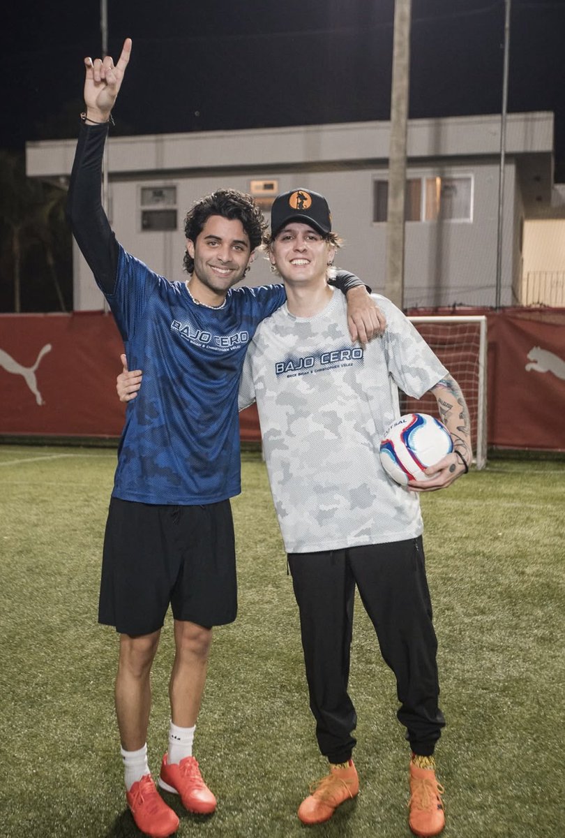 Estos seres no se imaginan lo feliz que me han hecho, por siempre con ustedes ❤️🤍 

#BajoCero <a href="/christophervele/">Christopher Velez 🔺</a> <a href="/ErickBrianColon/">Erick Brian</a>