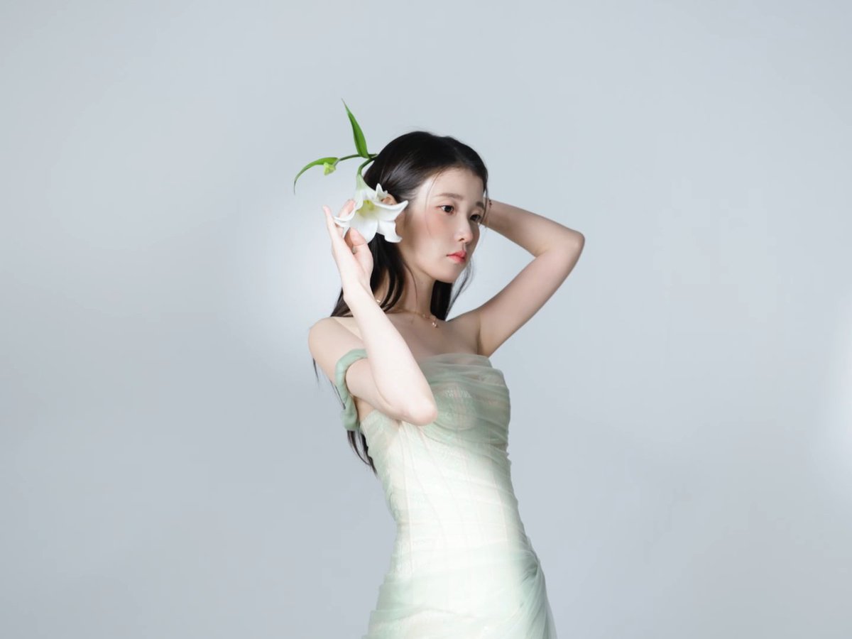 wlrmaeun's tweet photo. 봄의 요정님...🍀💚

https://t.co/IU5ahIPl6M #아이유 https://t.co/Xt8Q1HxQTC