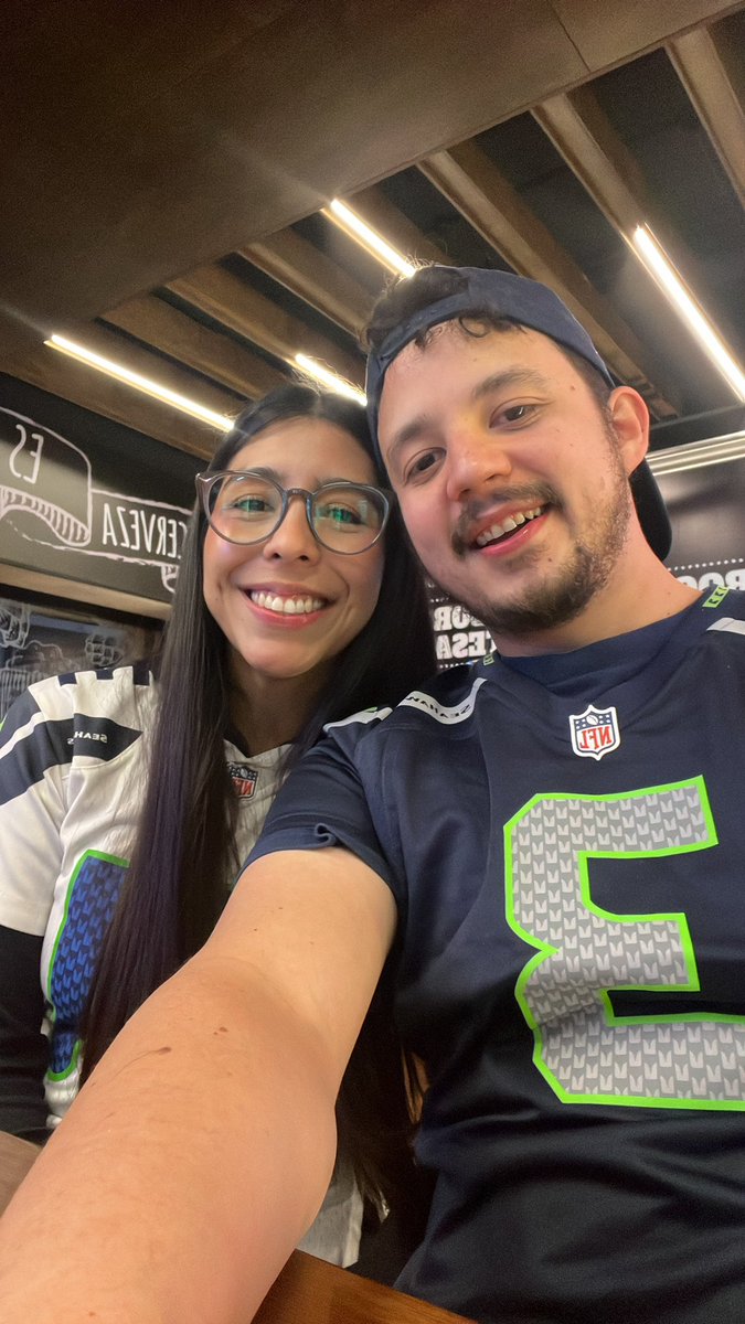 tsolaresc's tweet photo. #FoxImpactoNFL Go Haaaawks💙💚
#SuperBowl https://t.co/7z0YhBoN62