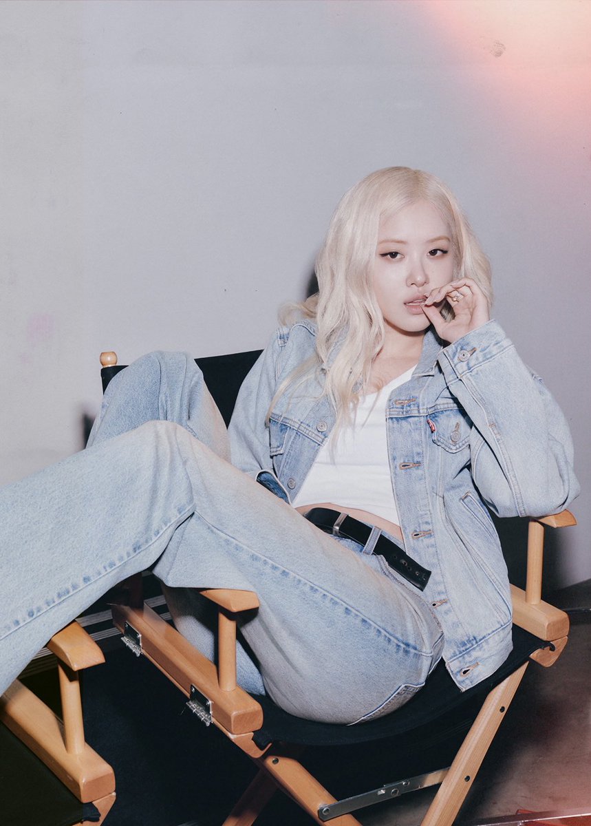 roseannepics's tweet photo. ROSÉ X LEVIS https://t.co/DjVPEt1Gp7