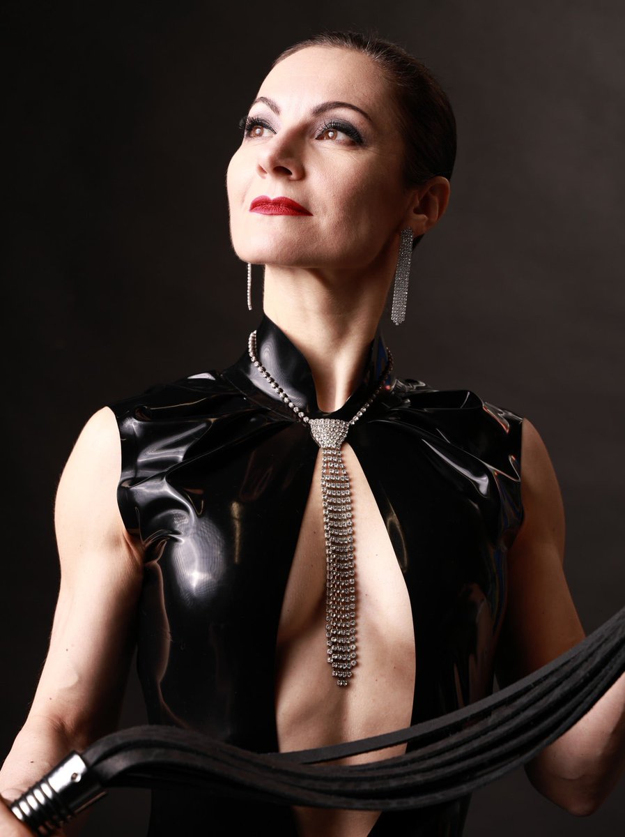 Lift your chin. I decide where you look.

#bdsm #femdom #Londonmistress 
Photograph <a href="/BlueFeatherUK/">Spike Brown</a>