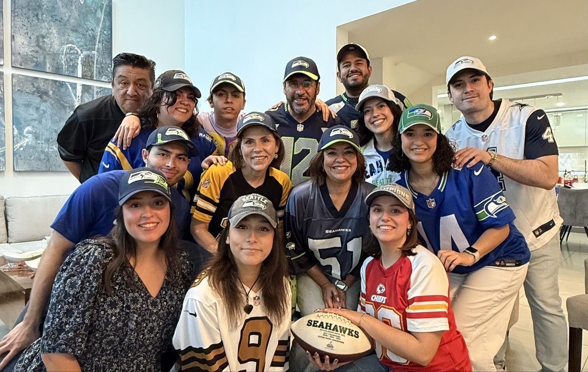 DannyAmqz's tweet image. @FOXImpactoNFL #FoxImpactoNFL
 GO HAWKS!!!💙💚