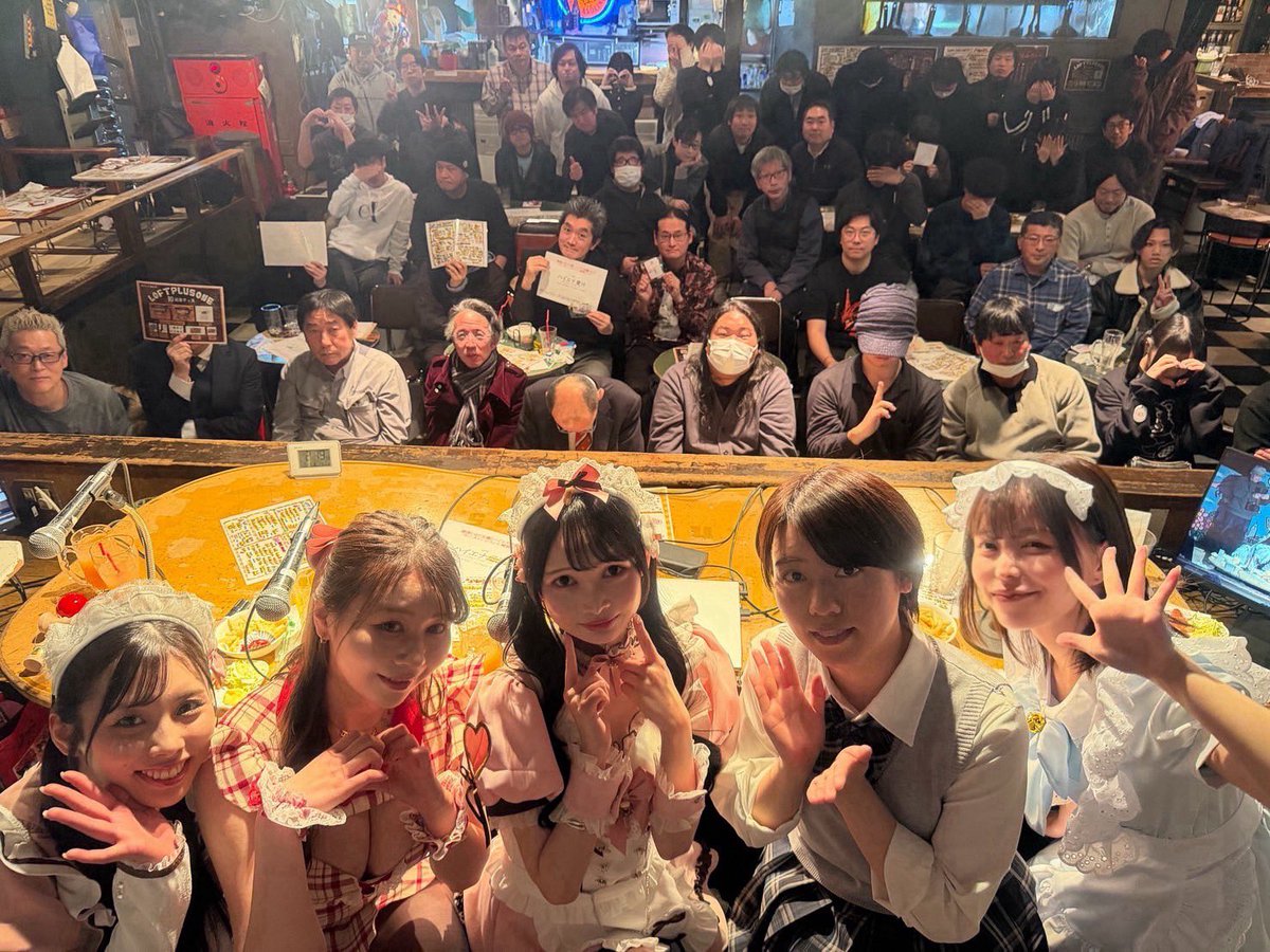 Hyenajoshi's tweet photo. 2026.02.07 ハイエナ会議vol.01

記念写真📸🩷🖤
来てくださった皆様ありがとうございました🐺 https://t.co/XuDuiV86i0