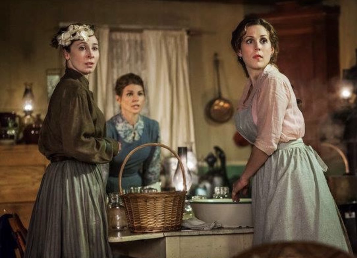 TeamFloMo's tweet image. .@loretta_walsh as the feisty Florence Blakeley (future Yost) on @hallmarkchannel’s series #WhenCallsTheHeart! 👩🏻👒☕️

#Hearties #flashback
