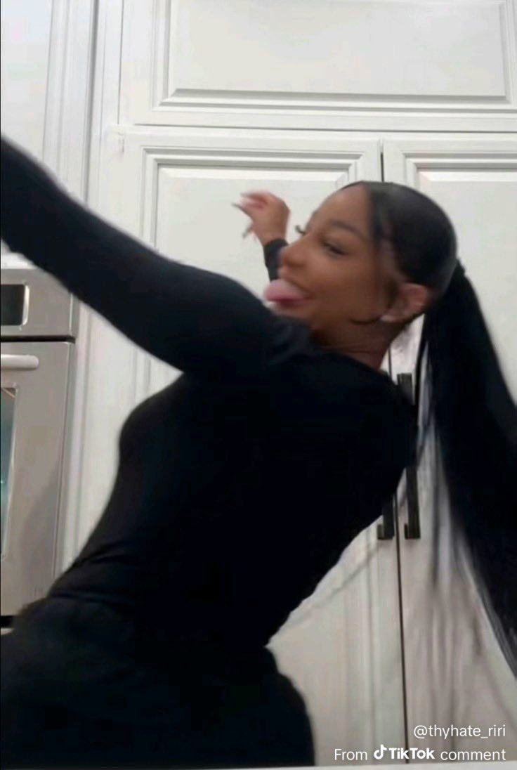 Coni Galore tweet media