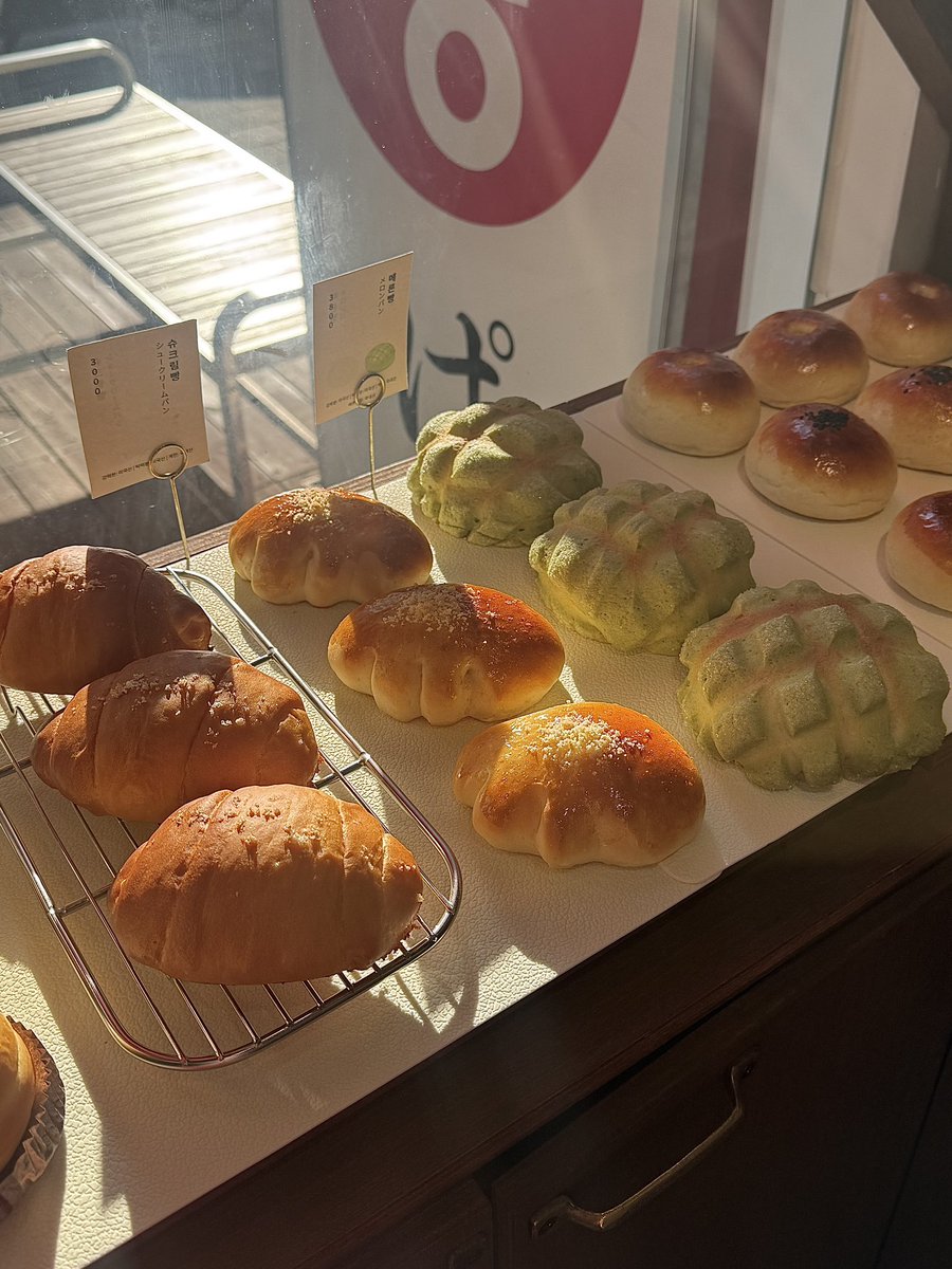 아침부터 빵에 홀림..
이게 외근의 맛?