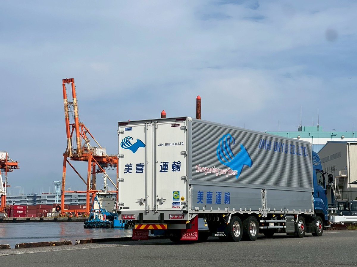 mikiunyu's tweet photo. @j_bus1018 お誕生日おめでとうございます！
美喜ブルーより🚚 https://t.co/1XYcWqQgXy