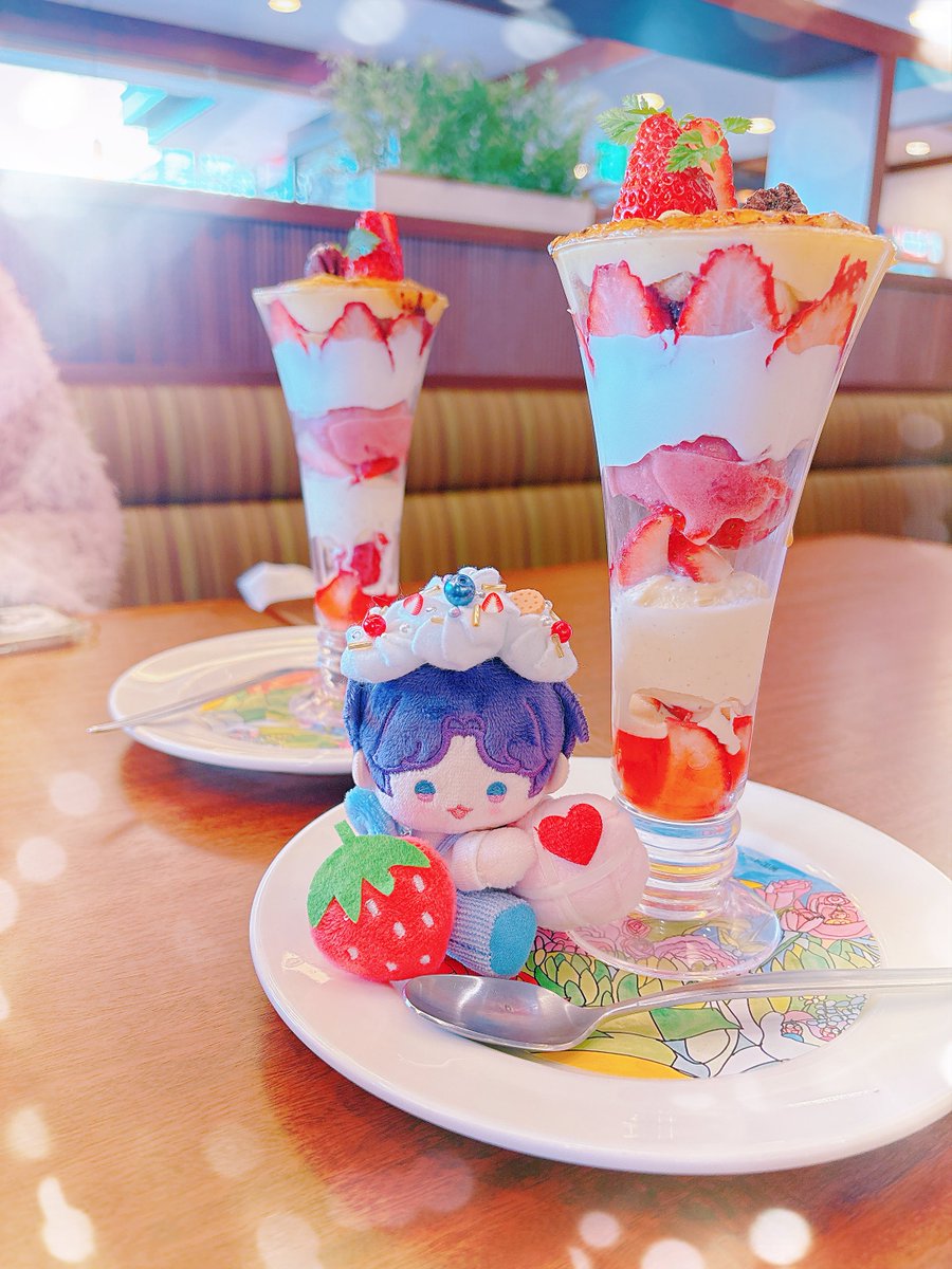 先日お迎えしたホムぬい
苺パフェ食べに初お出かけ🍓

#lad_ぬい