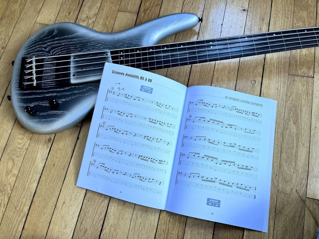 Home1essEmperor's tweet photo. Homework 
#practicetools
#rehearsal
#grooveaday
#profdebasse
#ibanez https://t.co/M0IgT1P7Af