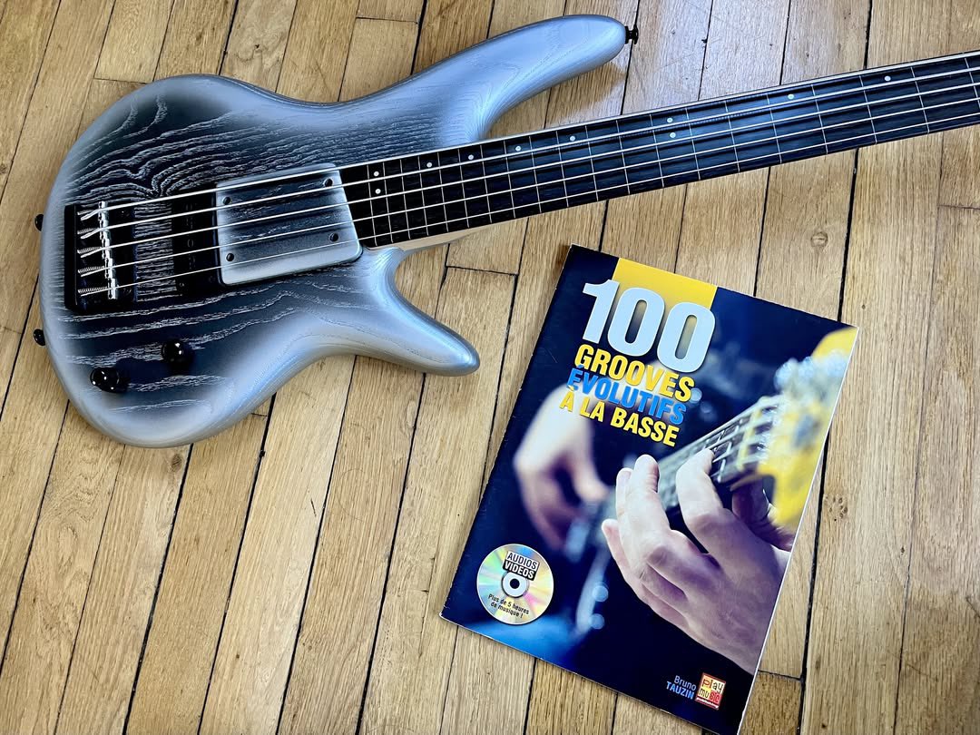 Home1essEmperor's tweet photo. Homework 
#practicetools
#rehearsal
#grooveaday
#profdebasse
#ibanez https://t.co/M0IgT1P7Af