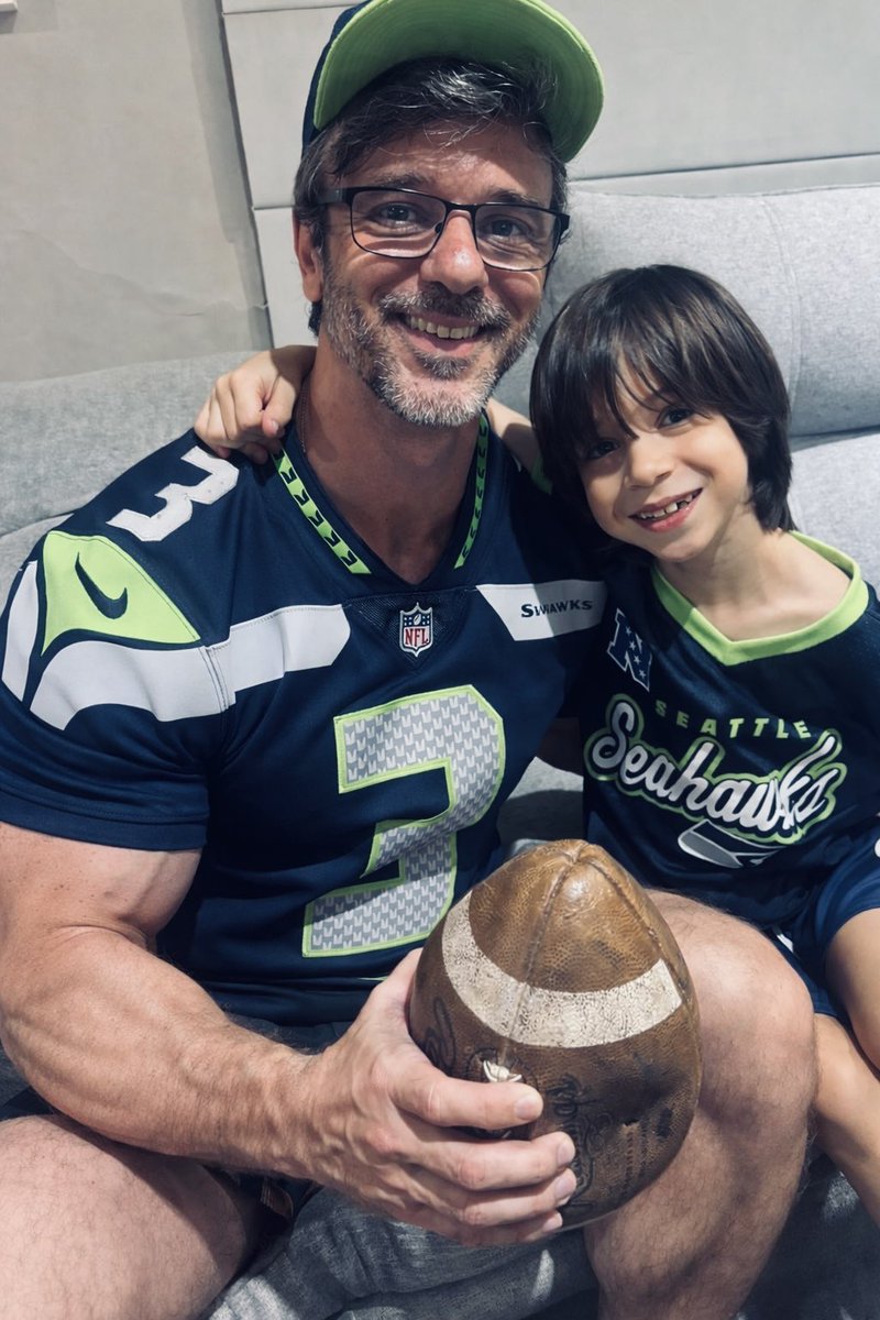 BrunoP_H's tweet photo. WE KNOW THE POWER of the The Dark Side !!! Ataques ganham jogos, defesas ganham superbowls!!! #SuperBowlnaESPN https://t.co/8A6EzzFQPF