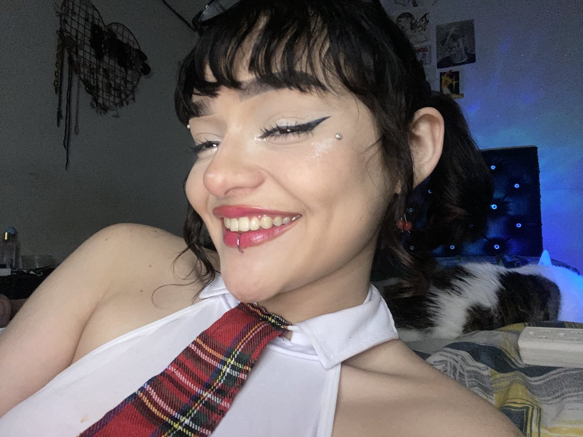 vennus_55's tweet photo. Today your goddess Venus is a sexy, very hot schoolgirl  📚🤓🔥🥵 https://t.co/HQSS1lRnA6
