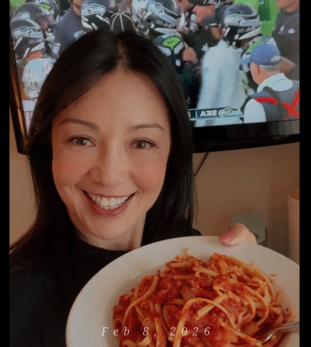 MingNaDaily's tweet photo. Ming-Na is enjoying the Superbowl game with a self made spaghetti. 🍝👩🏻‍🍳💖 #ChefMing #MingNawen

https://t.co/9eUxnZwa89 https://t.co/t7YJ6eraiu