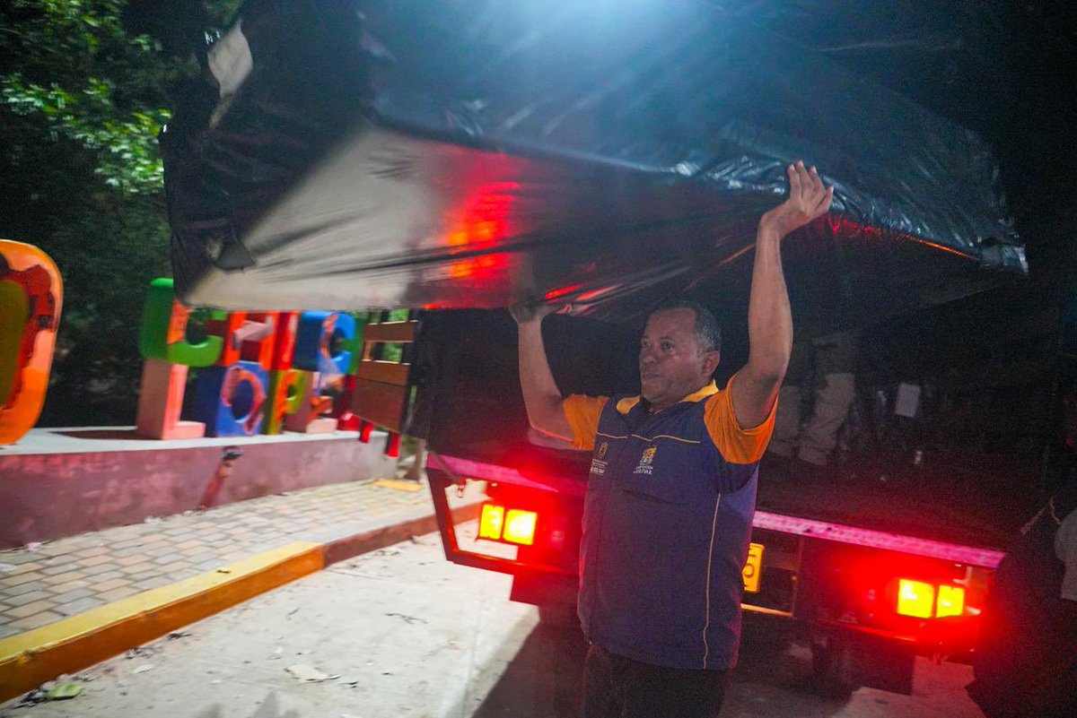 🚨Actualización:

A esta hora, en Guaranda, nuestros Guardianes de Bolívar cargan las ayudas que nos entregó la empresa <a href="/ECOPETROL_SA/">Ecopetrol</a> y la <a href="/FNDCol/">FND - Federación Nacional de Departamentos</a> para llevarlas por vía fluvial hasta Montecristo y sus corregimientos. En nombre de todos los bolivarenses agradezco este noble