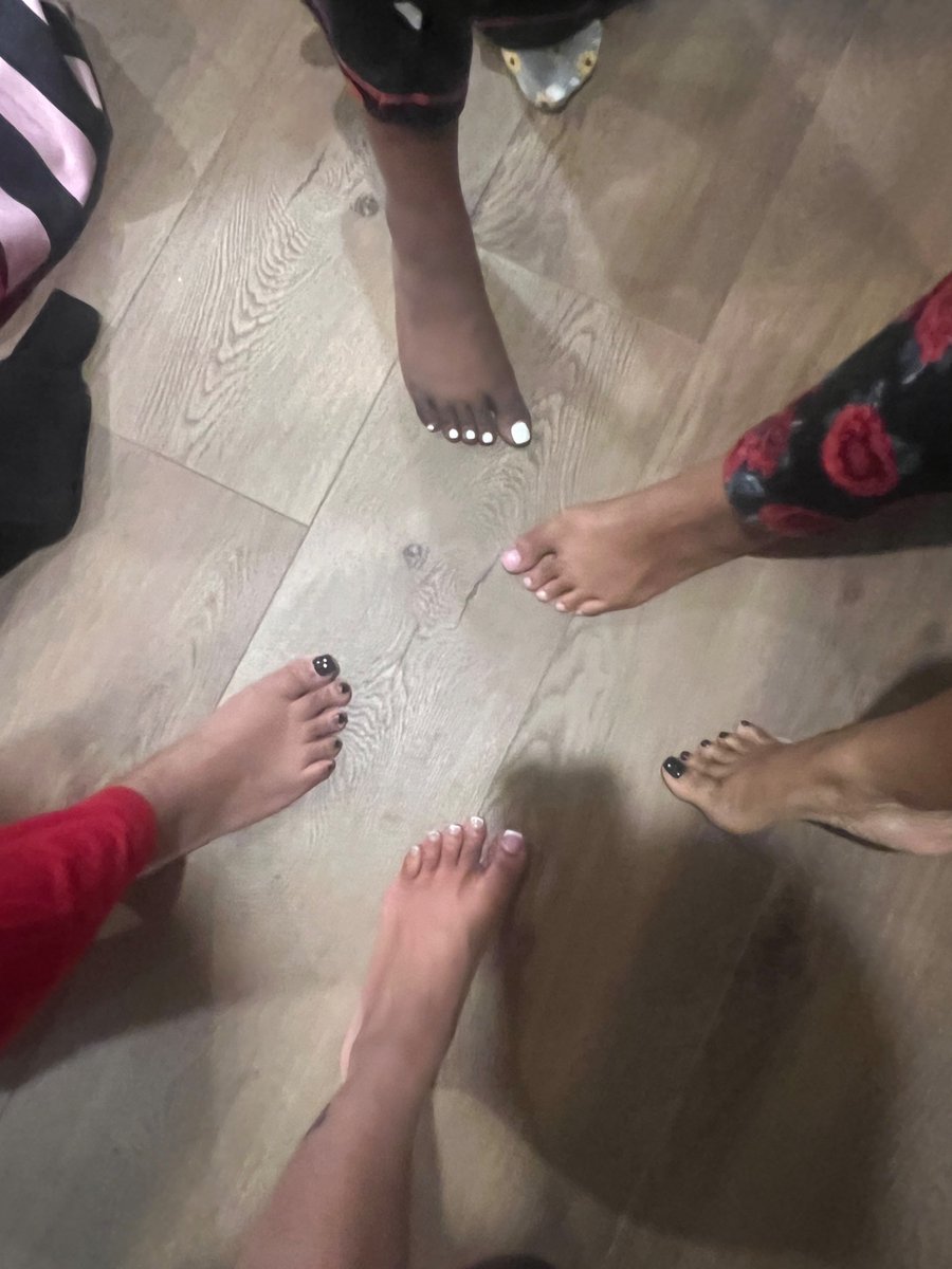 Juicyfeetke tweet media