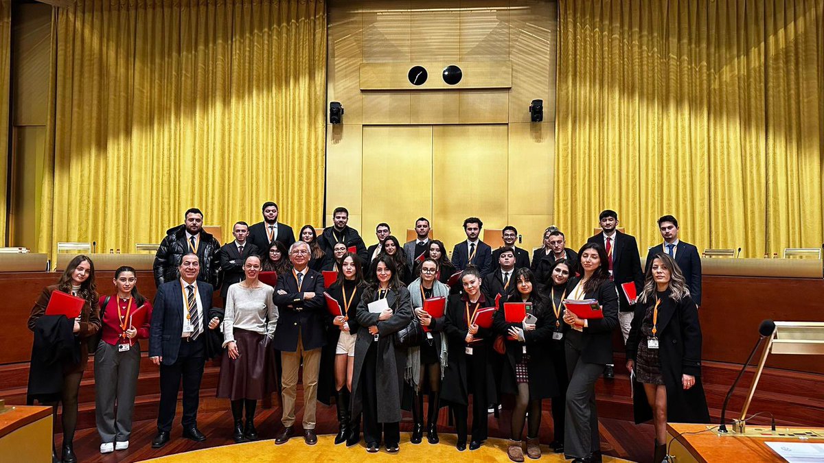 Bu vatanın güzel ve akıllı evlatlarının, adaletli, vatansever, eğitimli, dünya ile rekabet edebilen, saygın ve özgüveni yüksek hukukçular ⚖️olarak yetişmesine, Yeditepe Üniversitesi Hukuk Fakültesi çatısı altında devam ediyoruz…