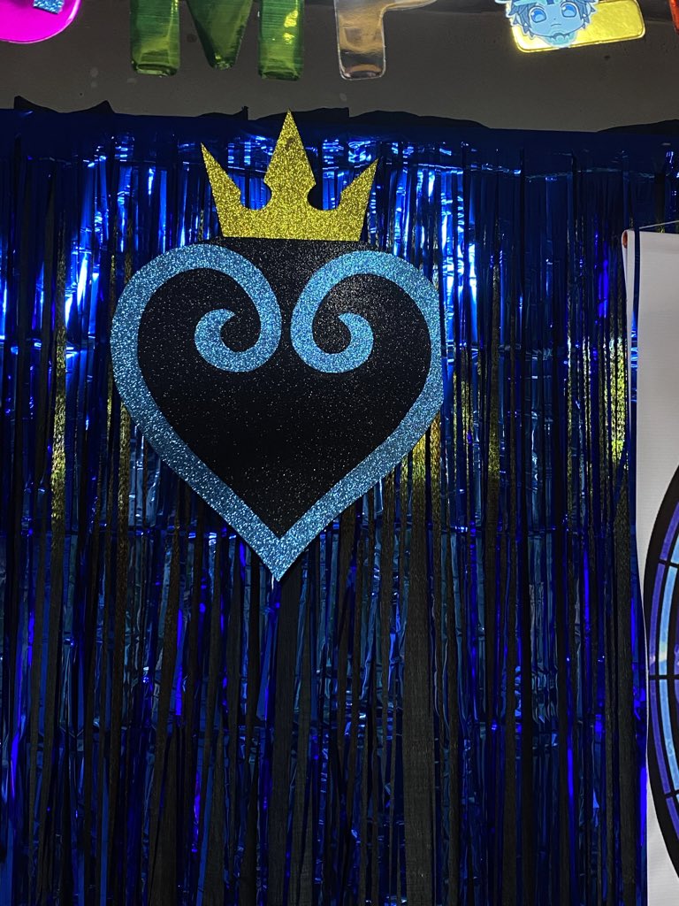 mi mami y su increible habilidad de hacerme los mejores cumpleaños omfg i love her to death! and im finally 22! happy bday to me!