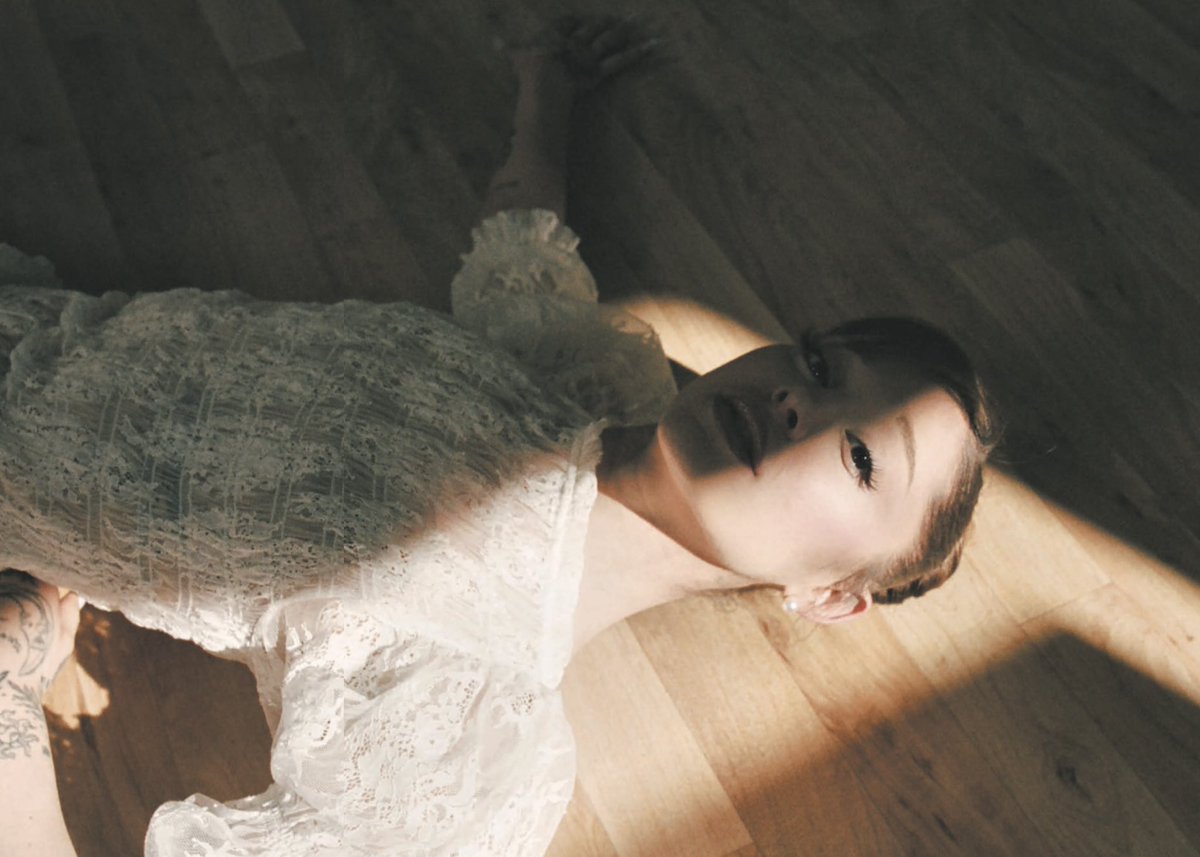 ArianaToday's tweet image. ariana grande about starring in a horror movie: “I would love that. it would be such a blast, fingers crossed.” (via @backstage)