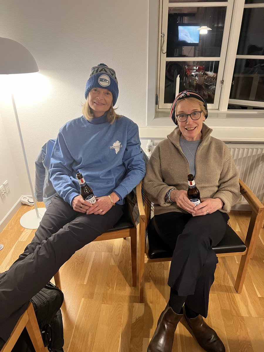 lisamurkowski's tweet image. Go Hawks!