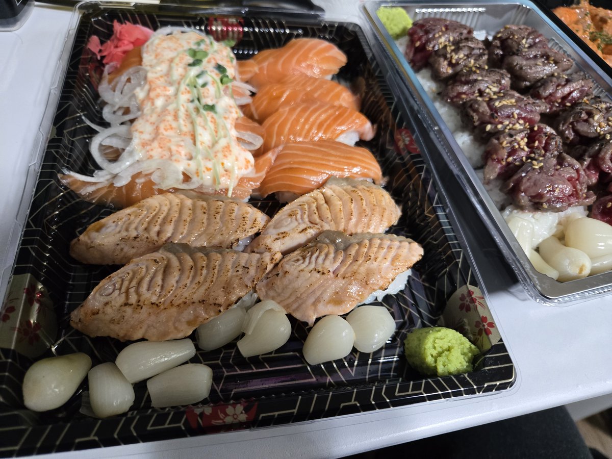 출근전
동생이 와서 밥 사주고 가따'ㅅ')
마시써따