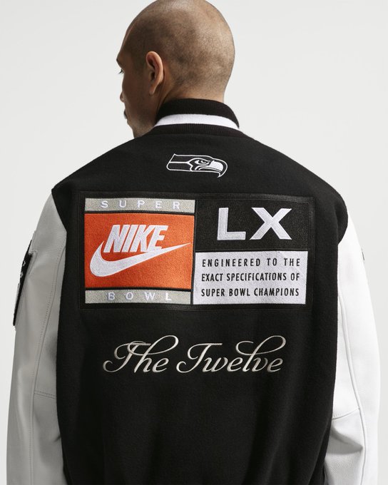 SNKR_TWITR tweet media