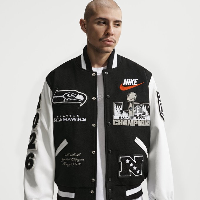 SNKR_TWITR tweet media