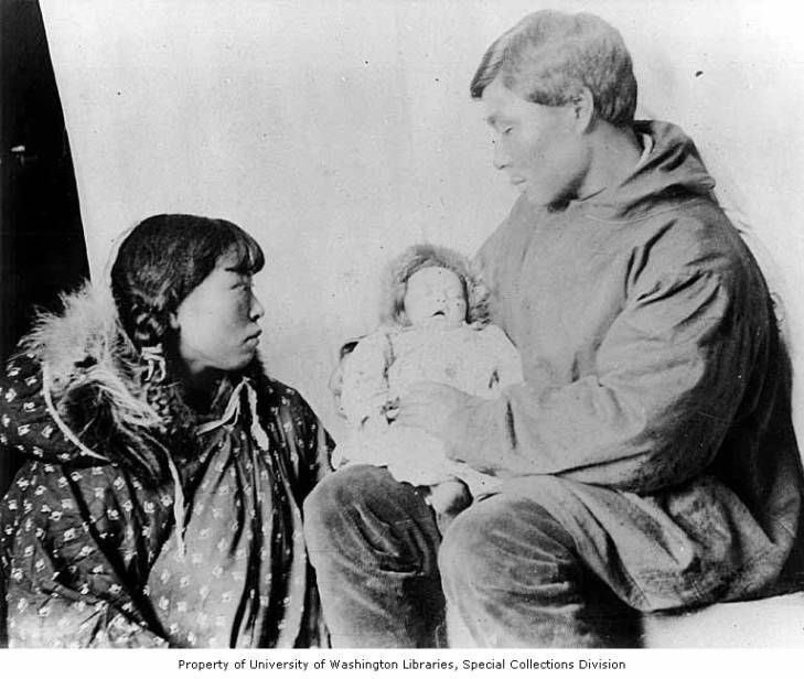 Kingikmiut family, Alaska early 1900s