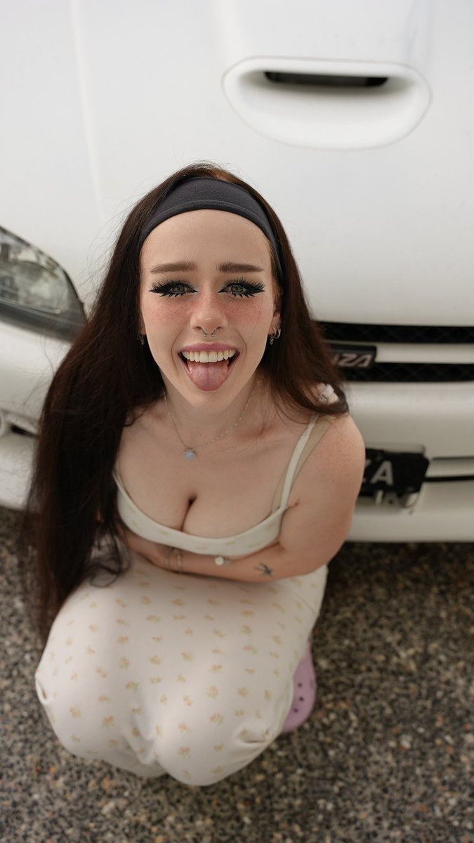 Lara Rose tweet media