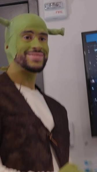 nada cambiará con la presentación de bad bunny, pero sí es mega divertido ver a los fachos colapsados por un wey que según ellos está por debajo de sus increíbles capacidades intelectuales jajajaja me lo estoy disfrutando mucho