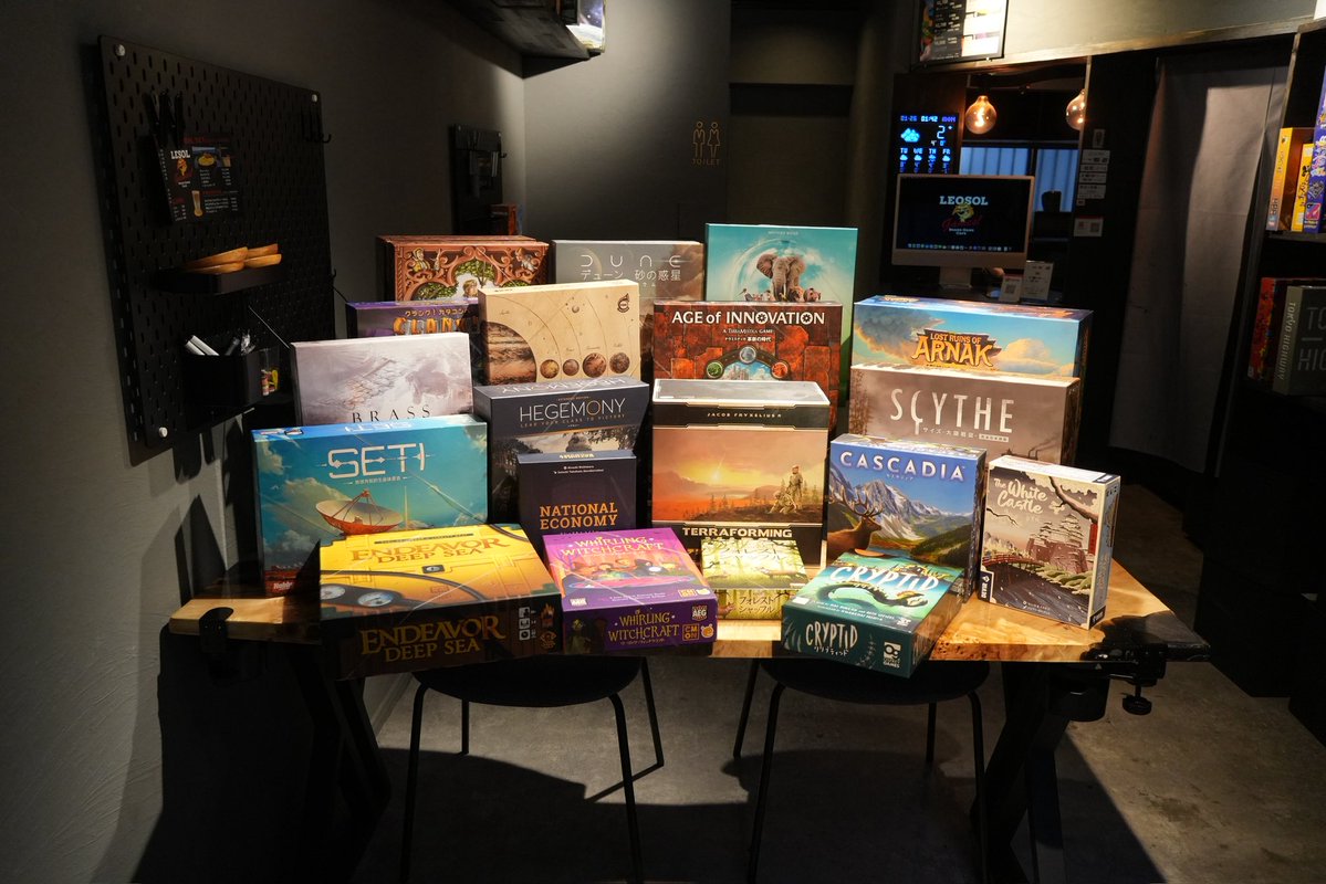 ウチのお店、レオソルの重ゲー環境について少し。

重ゲーって、
レベル差が大きすぎると正直やりにくくなりますよね。

レオソルの常連さんは、僕も含めて
「このゲームを極め切っている」人ばかりではありません。

だから、
どのゲームも
「このセオリーを外れたら即負け」