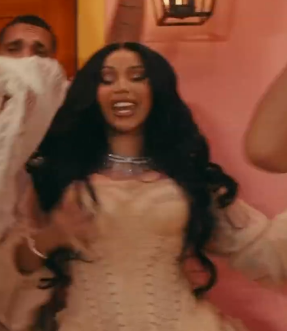 DIVA! Cardi B, patroa de Nicki Minaj, no show HISTÓRICO de Bad Bunny no SuperBowl.
