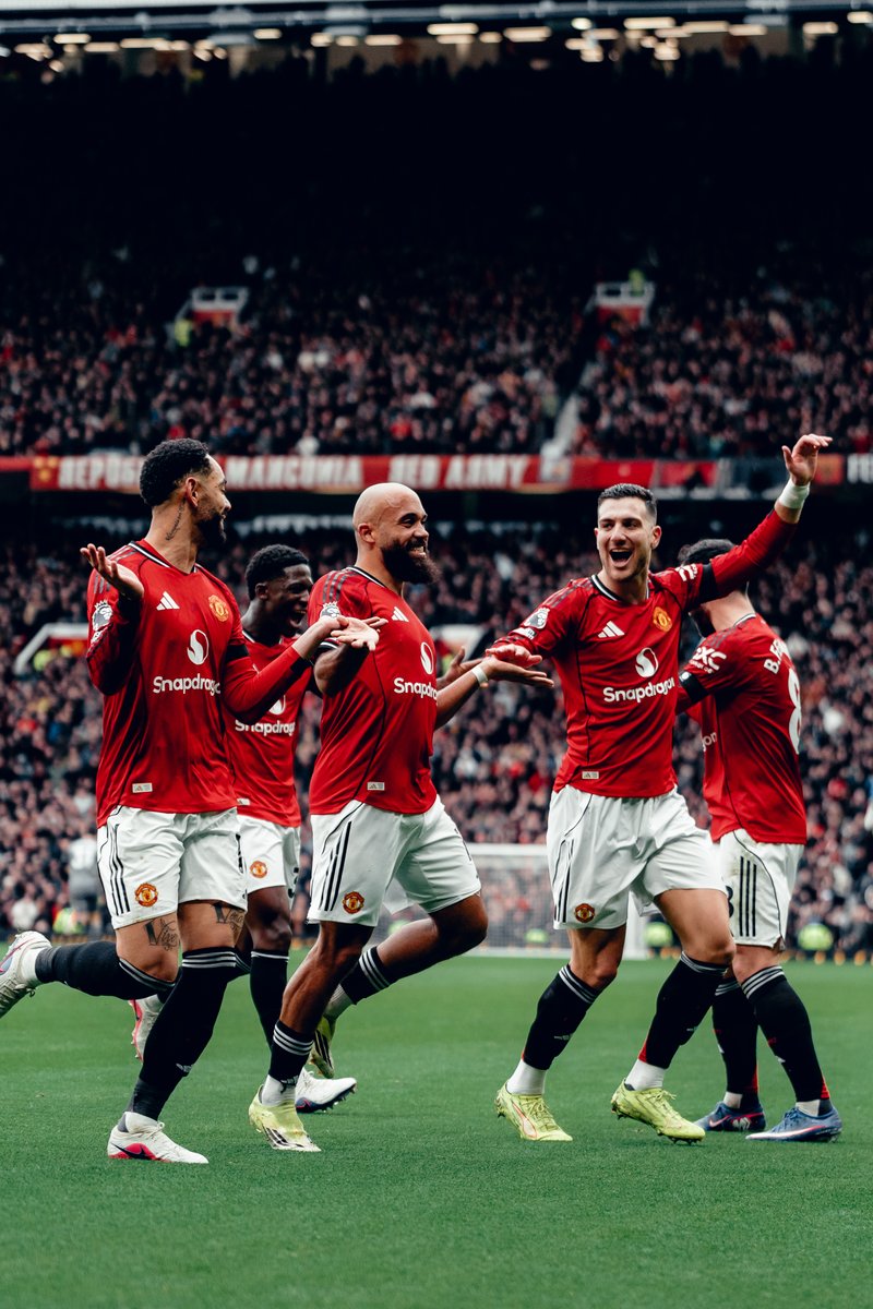 ManUtd_ID's tweet image. Senin semringah 😁