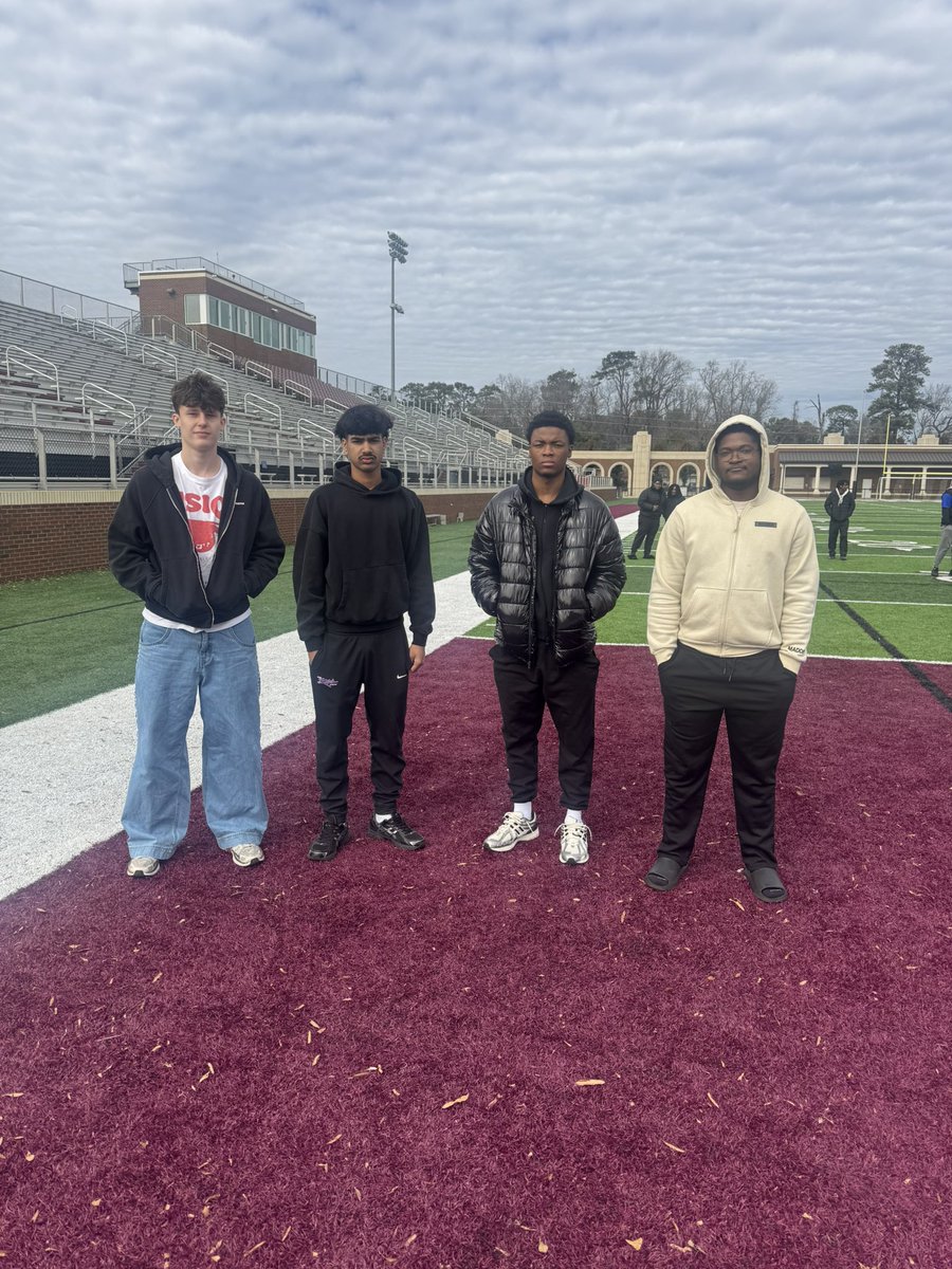 BaeeballBball1's tweet photo. Good getting recruits to come see about our program We trending https://t.co/DpJp8UssvM