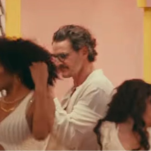 nacaomarvell's tweet photo. Pedro Pascal e Jessica Alba participaram do showzaço de Bad Bunny no #SuperBowl https://t.co/vlahsFmrzS