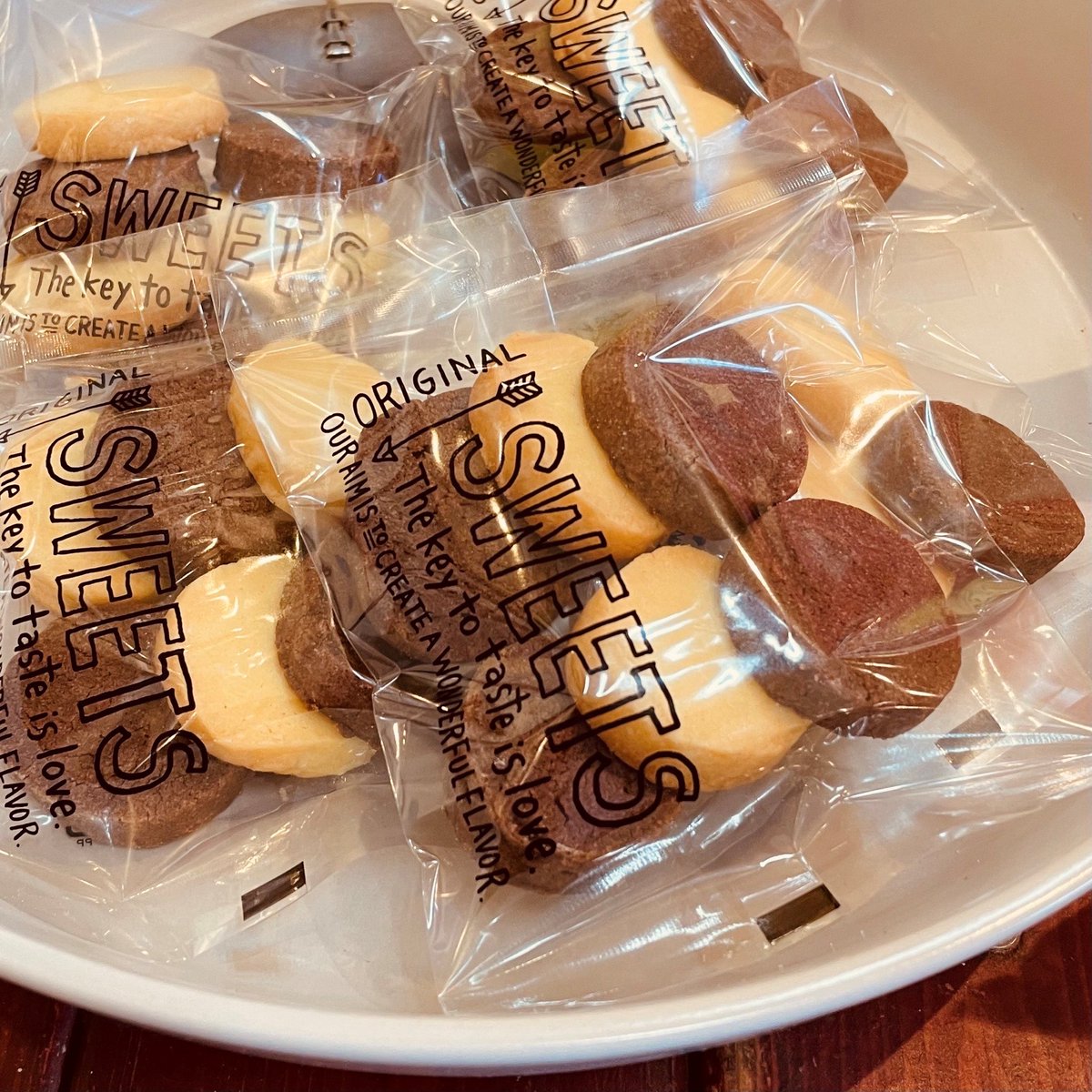 【#出張カフェ☕情報】
2月13日(金)11:00～14:00
 #千代田ベーカリー 様 in #小柳建設 加茂オフィス #コワーキングスペース
丁寧に焼き上げた千代田ベーカリー様ご自慢の手作りクッキーが販売されます😋
メニュー詳細はURLより✅
timetr.ee/p/oyanagi_cafe…
#加茂市 #建設DX #DX