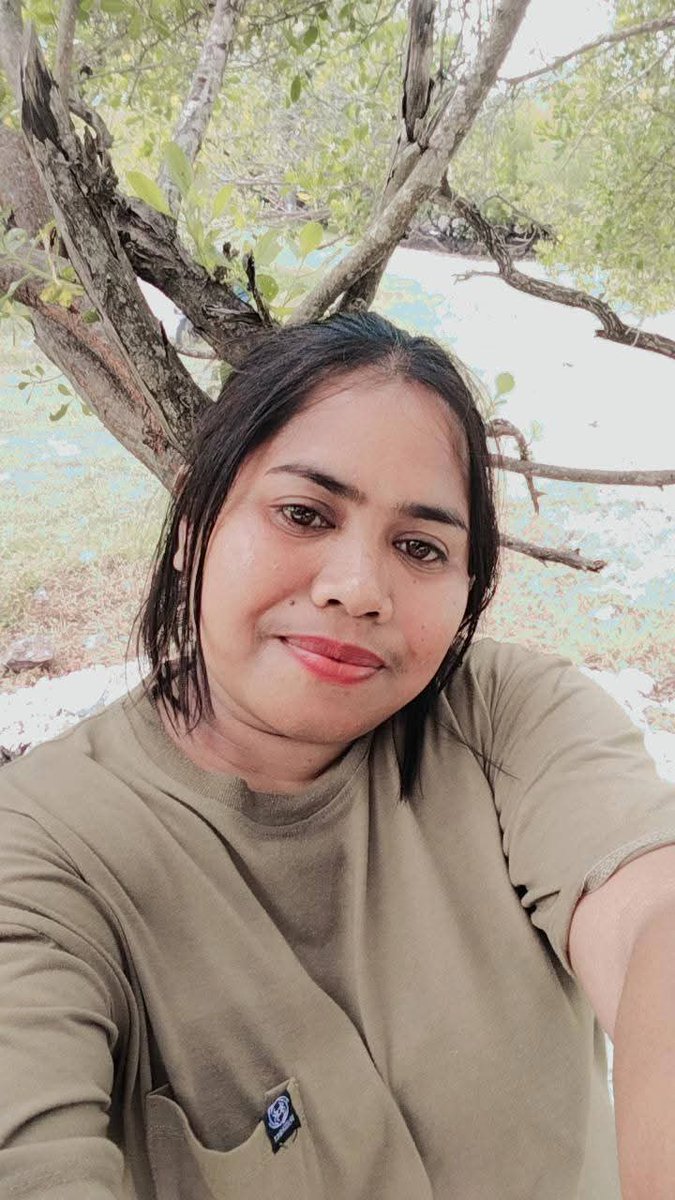Tante Girang Sumba tweet media