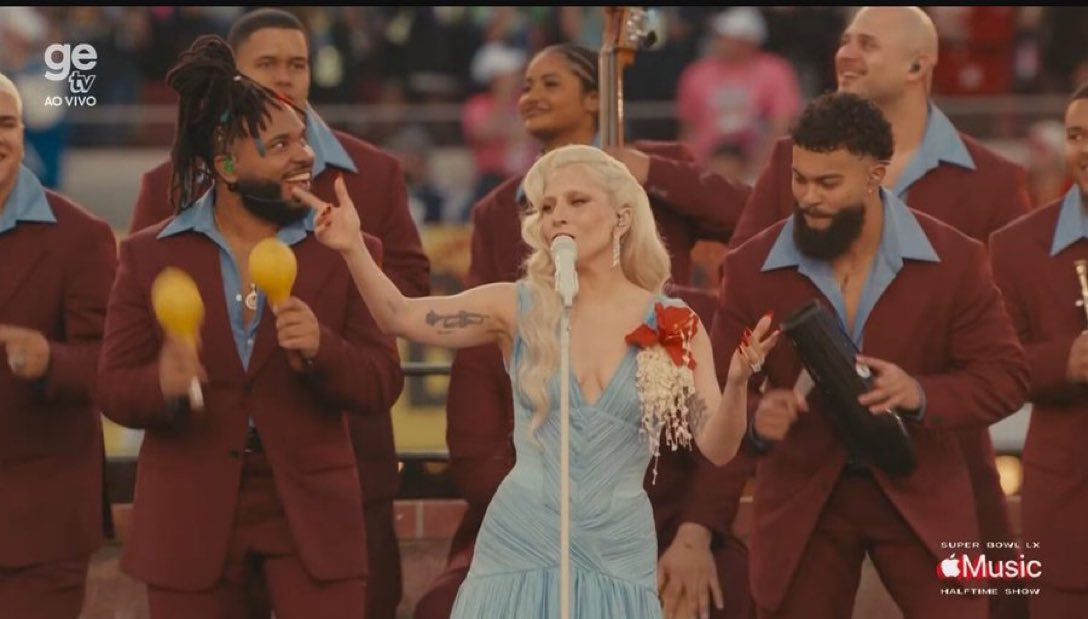 aosdeke's tweet image. LADY GAGA A PRIMEIRA, ITALIANA, AMERICANA E LATINA DO MUNDO #SuperBowl